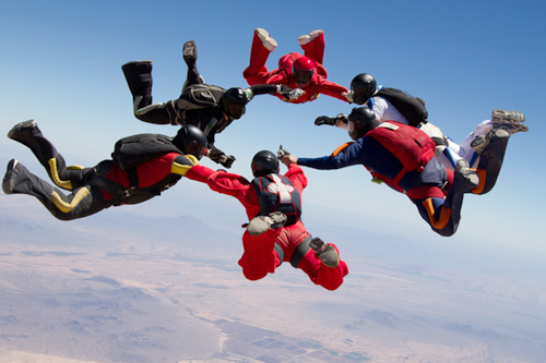 Parachutisten in een cirkel