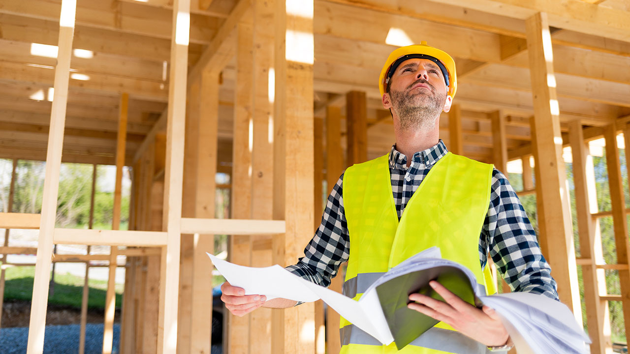 Byggprojektledare på en byggarbetsplats. 